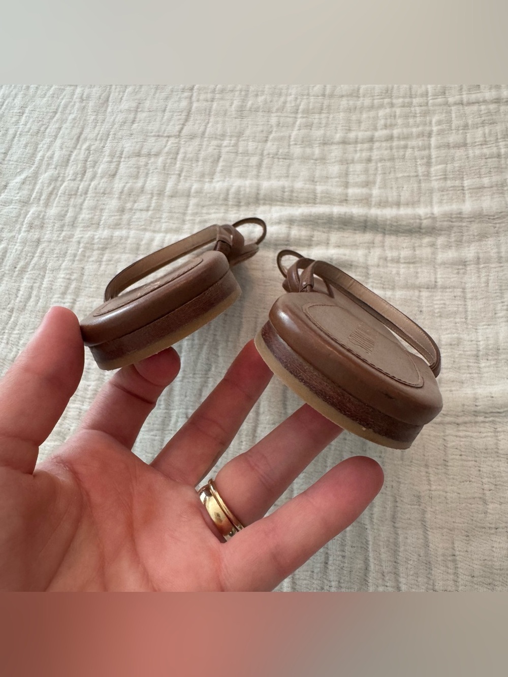Stuart Weitzman Brown Flat Leather Minimalist Sandals Size 8.5 - Picture 4 of 4